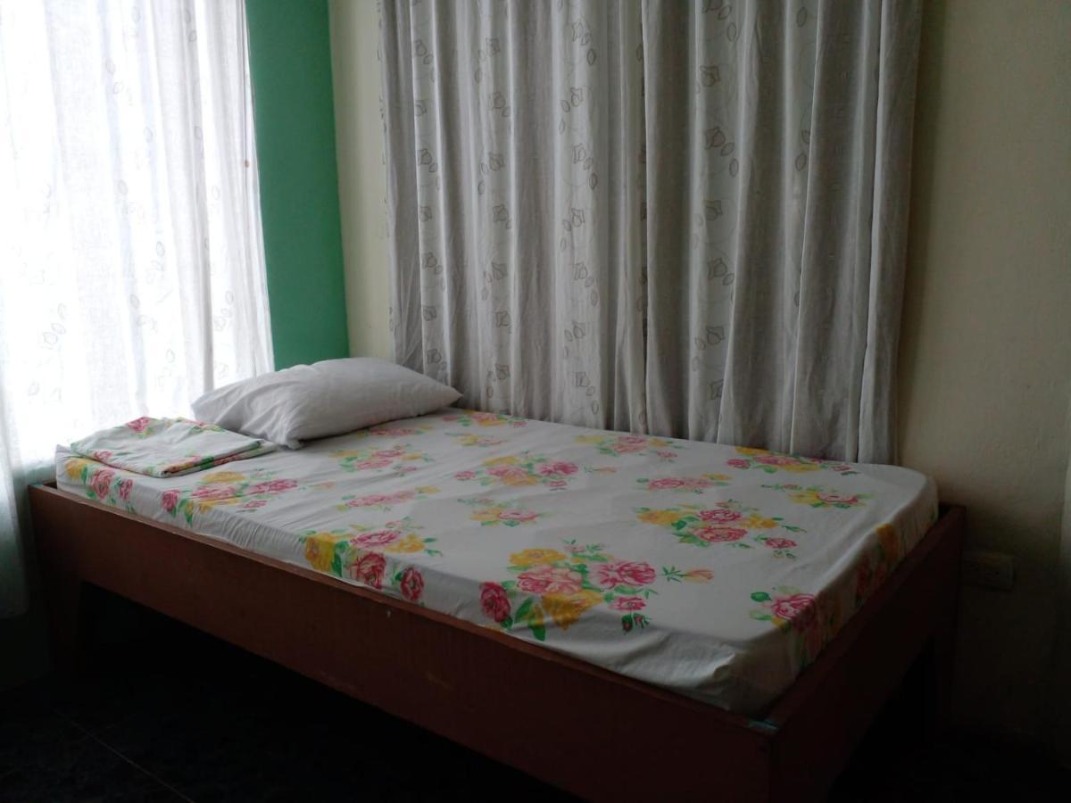 La Pension Backpackers La Fortuna Bagian luar foto
