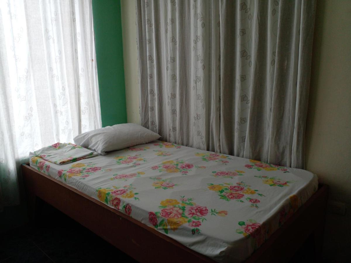 La Pension Backpackers La Fortuna Bagian luar foto